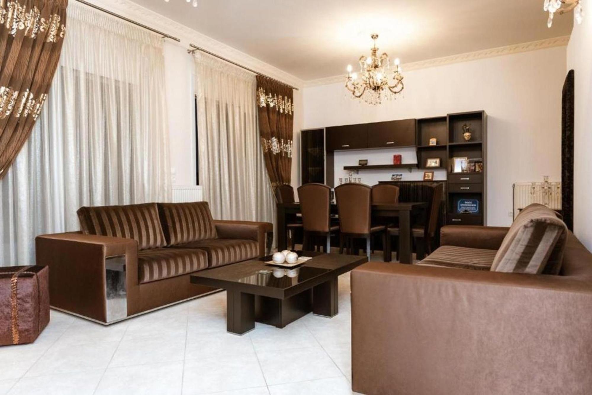 Vosinakis House In *